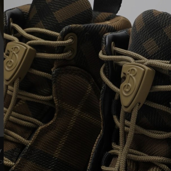 Burberry - Check Scoot Trek Furrow Boots NIB - Picture 5 of 9